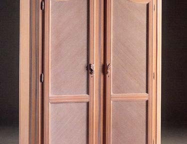 Kleiderschrank auf einem Rahmen aus Holz Megarea, Megaros