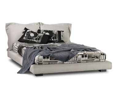 Gepolstertes Doppelbett mit Hanf Nebula Five, Moroso