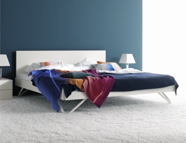 Doppelbett mit Metallbeinen Algo, Interluebke