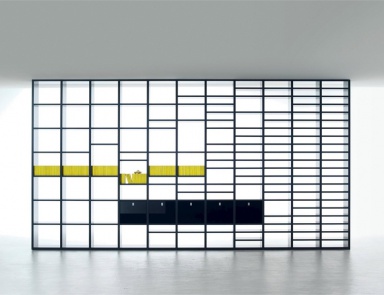 Das Regal mit einer Fassade aus Glas Studimo, Interluebke