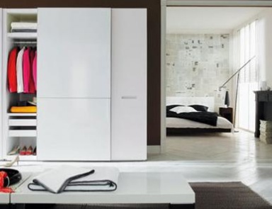 Begehbarer Kleiderschrank mit Glastüren Cineline, Ligne Roset
