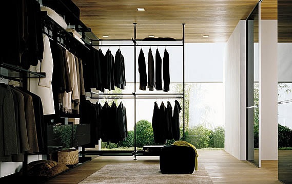 Das Regal auf dem Rahmen aus Aluminium mit Glasböden Zenit, Rimadesio