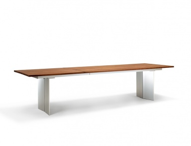 Der Tisch mittglich, Rolf Benz