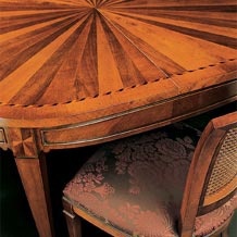Der Tisch mittglich