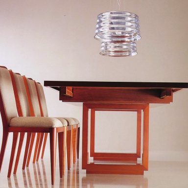 Der Tisch mittglich