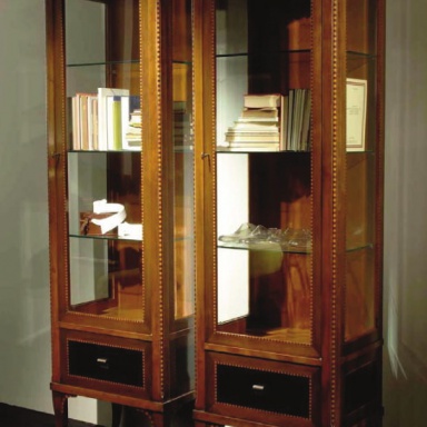 Schaufenster mit einer Klappe
