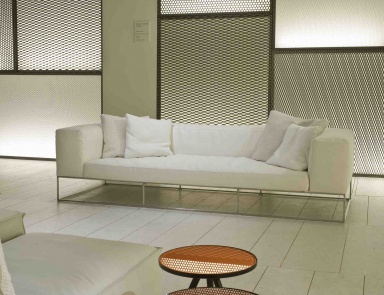 Sofa auf metallischem Untergrund, Living Divani