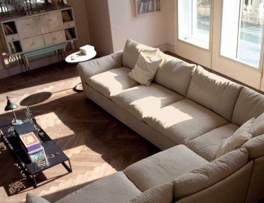 Ecksofa auf niedrigen Stielen, Nube