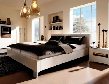 Schlafzimmer (für das Schlafzimmer eingerichtet) aus Holz mit Metallbeinen, Hulsta