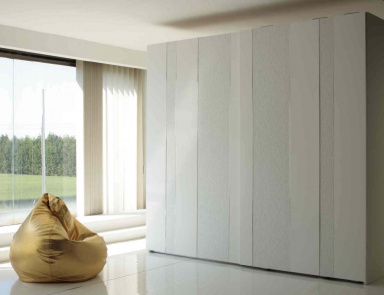 Kleiderschrank, Voltan
