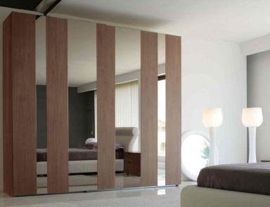 Kleiderschrank, Voltan
