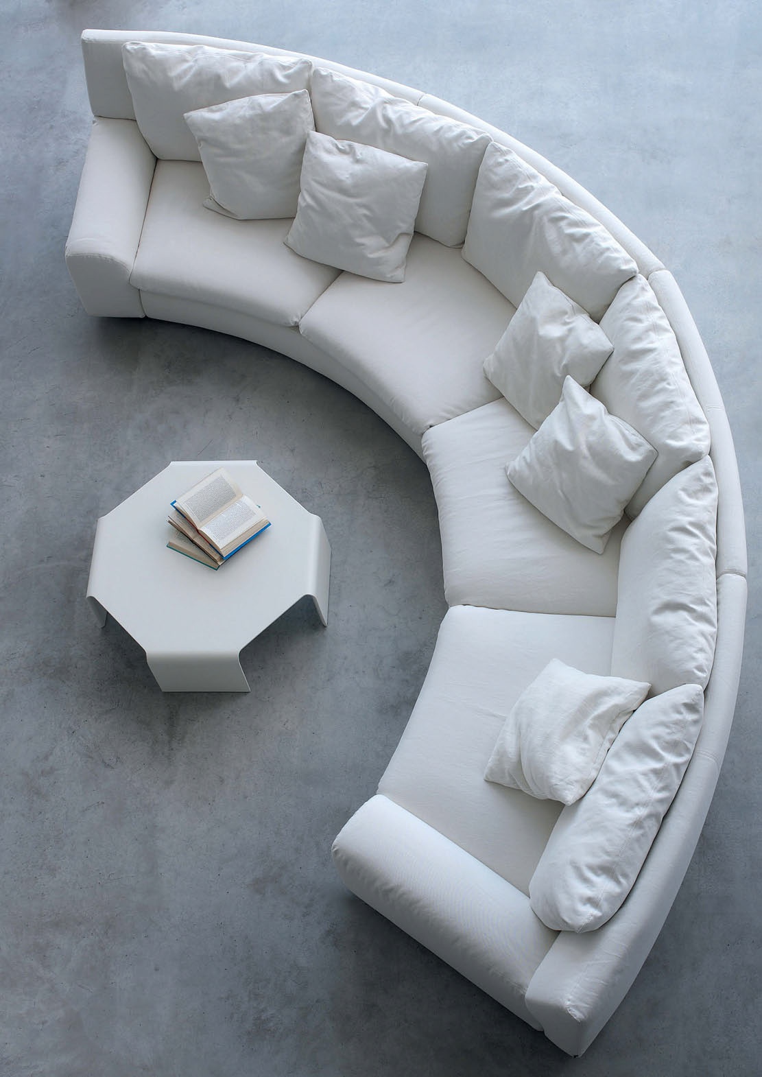 Sofa halbrund in der Textil-Polsterung Ben Ben, Arflex - Luxuryfurniture MR