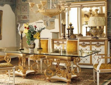 Die Garnitur für das Esszimmer aus Massivholz in Metal-Finish, Versace