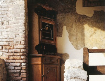 Sideboard, Croce