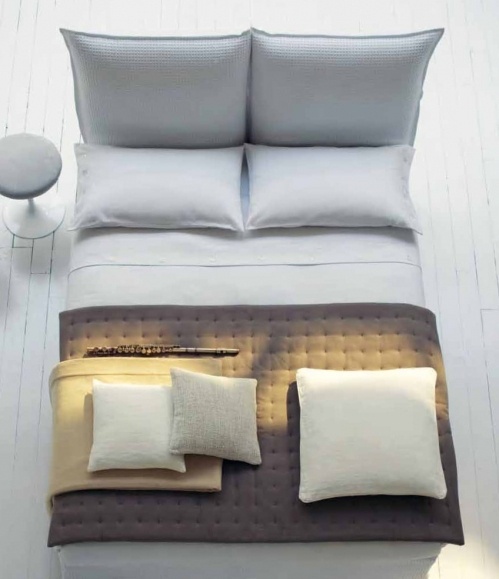 Bett Milos, Orizzonti