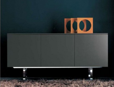 Kommode mit Metallbeinen, Varaschin