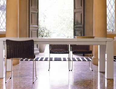 Der Tisch mittglich, Olivieri