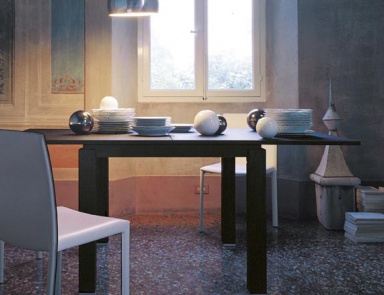Der Tisch mittglich, Olivieri