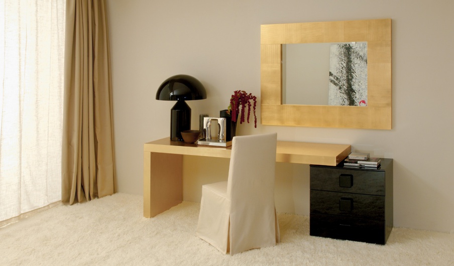 Schreibtisch mit Schubladen und Arbeitsplatte mit Goldfolie Office Four, Besana