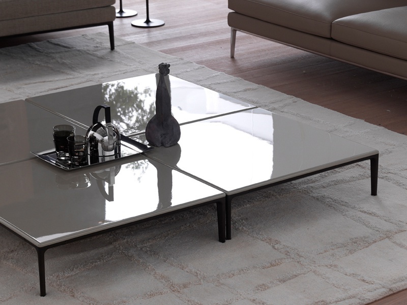 Couchtisch mit Beinen aus Aluminium und Tischplatte aus Holz, Marmor oder Kunststein Poggio, Alivar