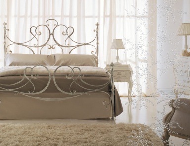 Bett mit einem schmiedeeisernen Kopfteil Letto Parsifal, CorteZari - Zari Corte (geschmiedeter Bett)
