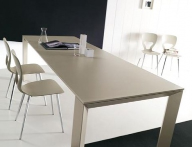 Esstisch ausziehbar auf dem Rahmen aus Aluminium von Edro, Bontempi Casa