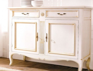 Holzschrank mit Klauenfüßen, Flai