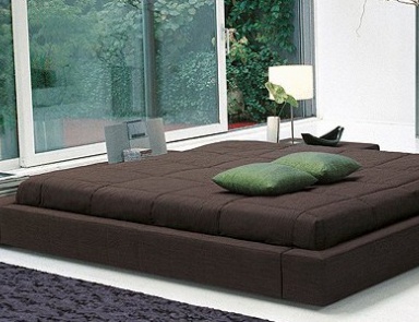 Doppelbett auf einem Rahmen aus Holz gepolstertes Leder oder Stoff Squaring isola, Bonaldo (Bett Podest)