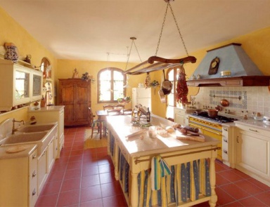 Küche mit Gehäuse aus Holz und Tischplatte aus Marmor Melograno 3, Arcari
