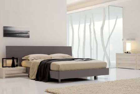 Das Bett mit Metallbeinen, Zelig - Bimax
