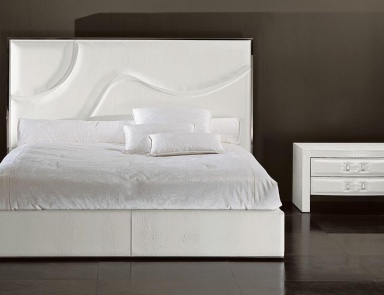 Bett mit hohem Kopfteil Riflesso, Rugiano