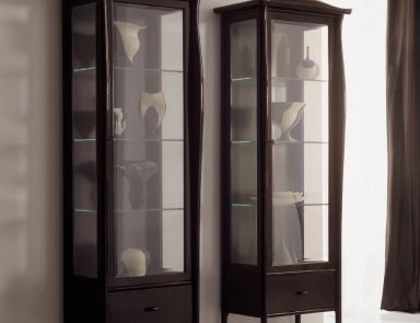 Schaufenster mit einem Gehäuse aus massivem Kirschholz und einer Klappe aus Glas, Annibale Colombo
