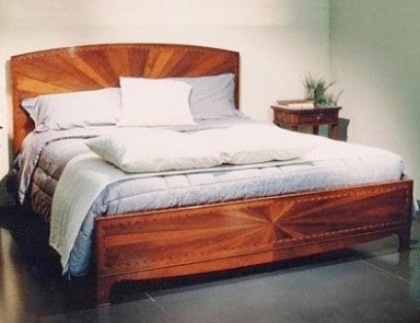 Doppelbett mit Gehäuse aus massivem Kirschholz, Annibale Colombo