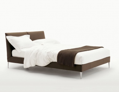 Doppelbett auf einem Rahmen aus Metall gepolsterter Stoff oder Leder Selene, B&B Italia