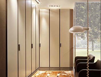 Eck-Kleiderschrank, Fimes