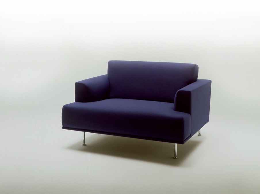 Sessel 253 NESTна metallischem Untergrund, Cassina