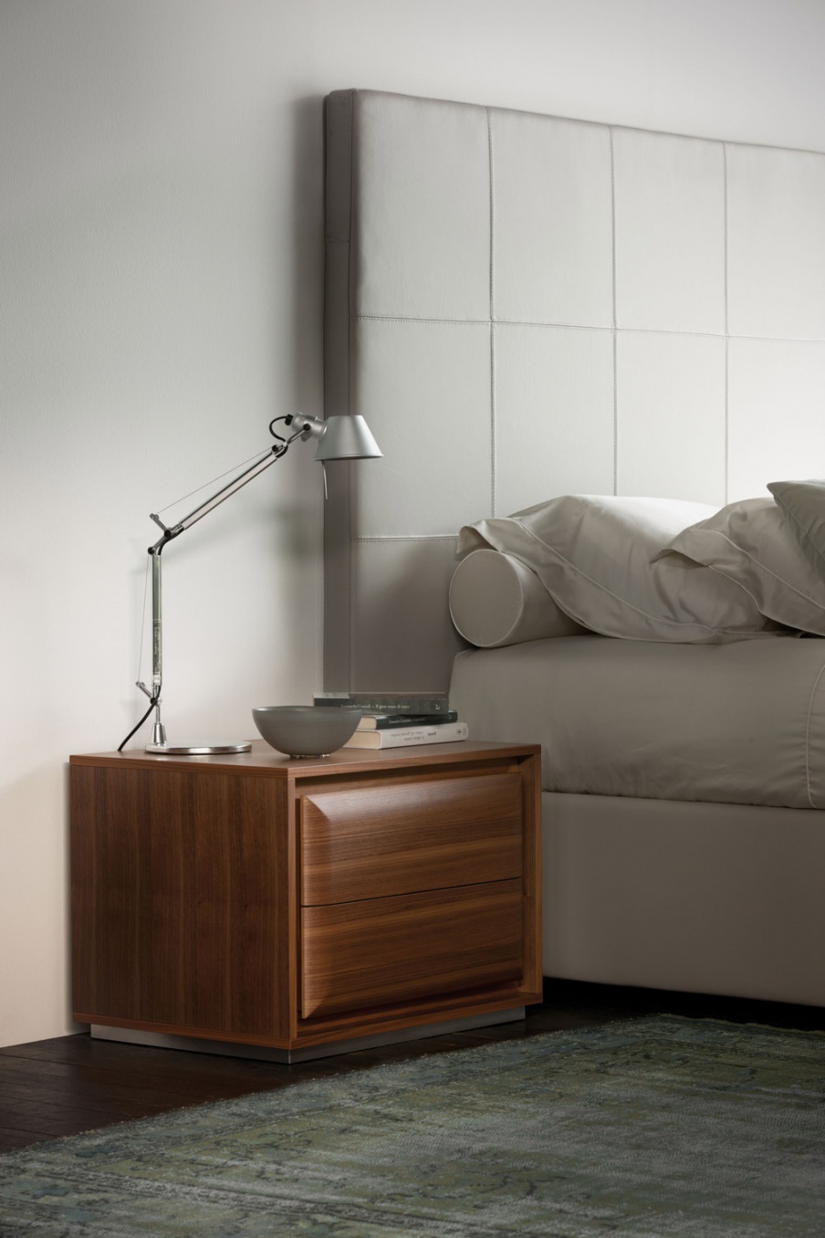 Nachttisch Hamilton Bett aus Massivholz, Porada