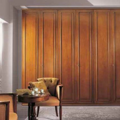 Kleiderschrank