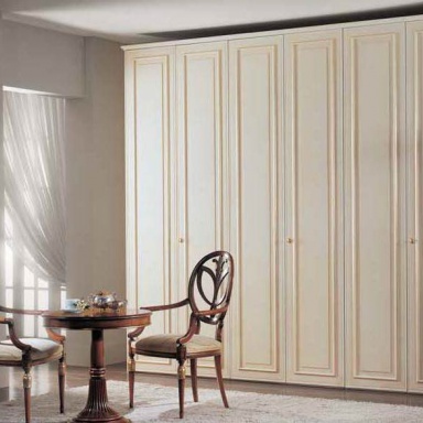Kleiderschrank