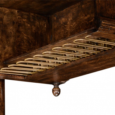 Die Spitzengruppe der Theke Tudor Oak