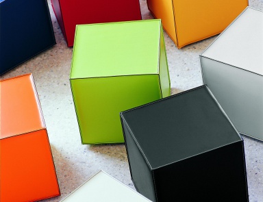 Hocker in Form eines Würfels gepolsterter Leder Kubo, Cattelan Italia (Puff auf Rädern)