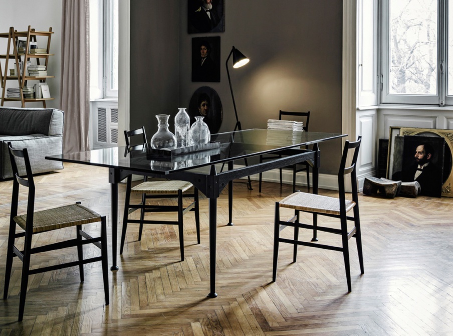 Der Tisch mittglich TL3 auf Metallrahmen, Cassina