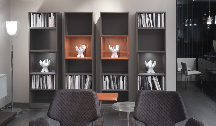 Bücherregal Concerto mit LED-Hintergrundbeleuchtung, Besana