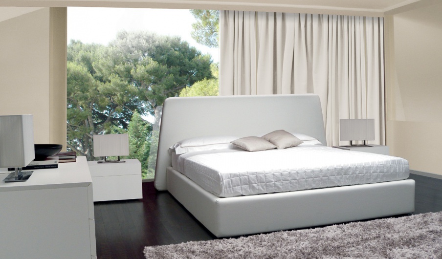 Doppelbett mit gepolstertem Kopfteil Clio, Besana