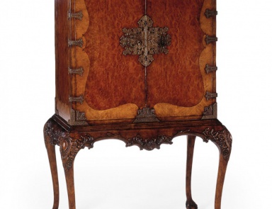 Bar-Schrank auf geschnitzten Klauenfüßen Queen Anne, Jonathan Charles