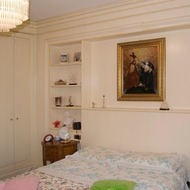 Schlafzimmer (für das Schlafzimmer eingerichtet) Tomio