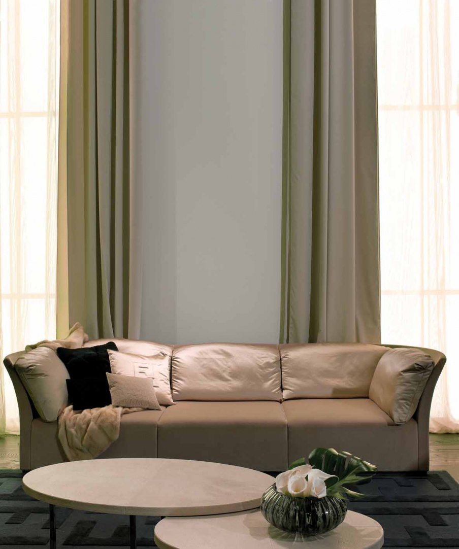 Dreibettzimmer Sofa in Lederpolsterung Amore