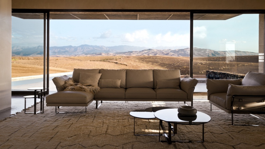 Ecksofa Metropolitan auf Chrom metallischem Untergrund