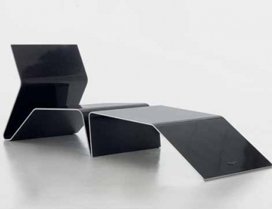 Sessel V002 auf metallischem Untergrund, Formitalia