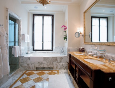 Badezimmer im Hotel Four Seasons, Francesco Molon (Möbel für das Badezimmer ein Klassiker, Italien)